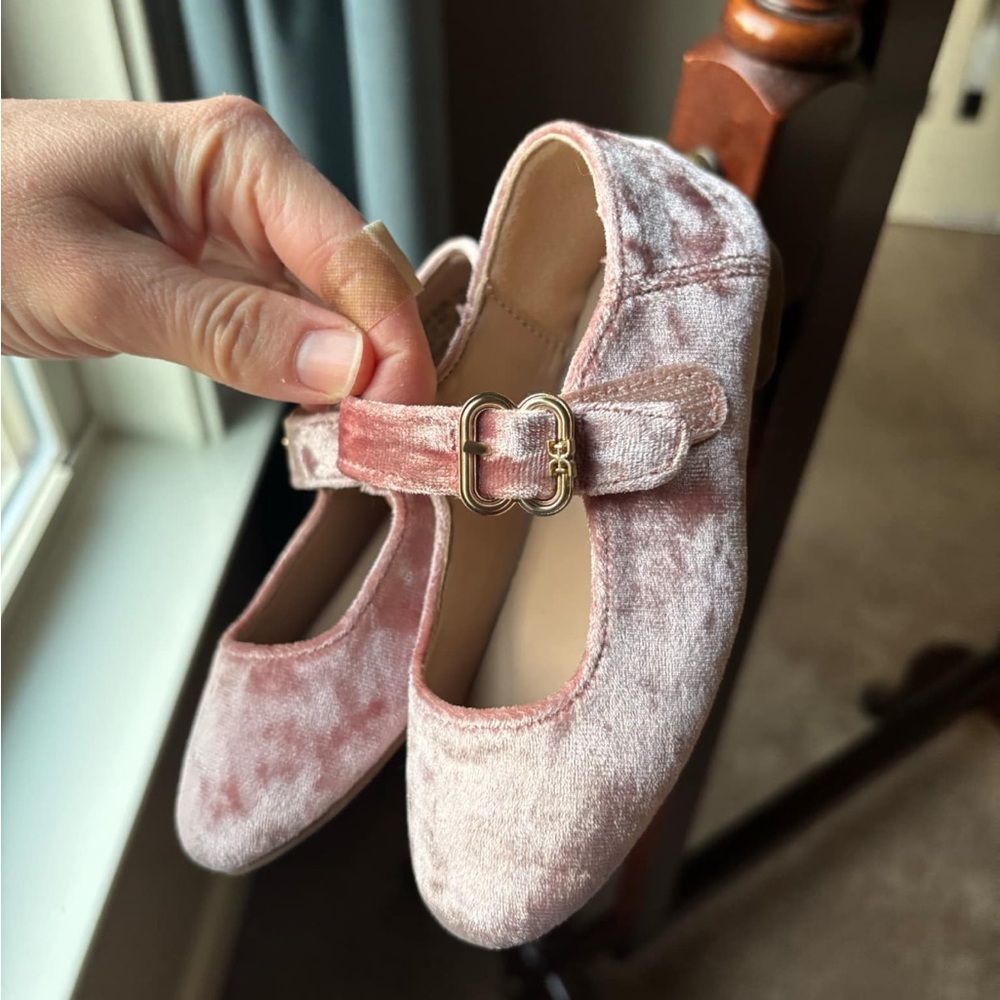 Michela Mary Janes Girl’s size 7 Mauve Velvet